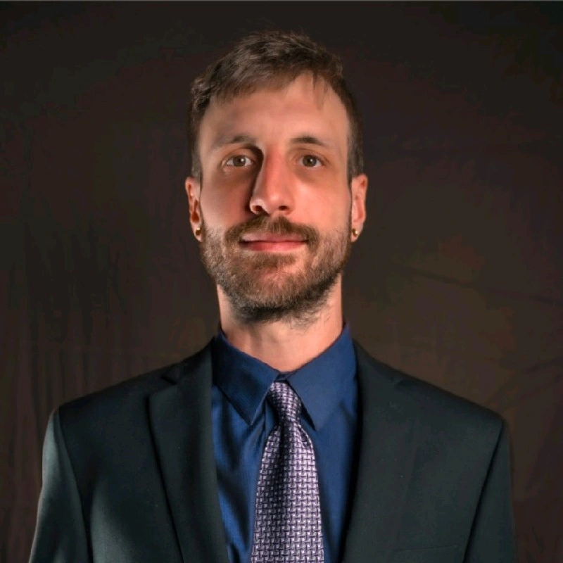 Alex, Metana alumnus