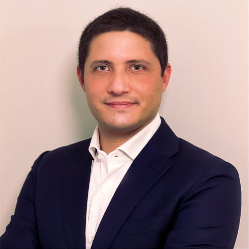 Fabrizio, Metana alumnus